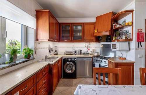 Atouguia da Baleia House | Linos House