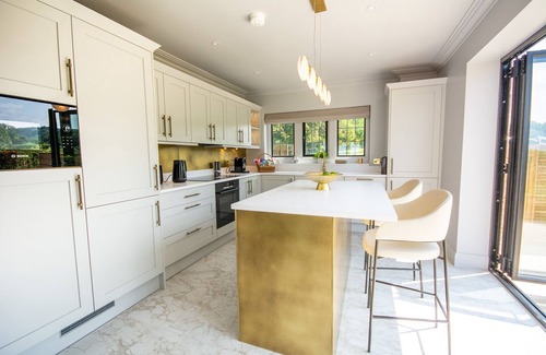 Cheshire West and Chester Cottage | Liongate Lodge - sleeps 2 guests in 1 bedroom