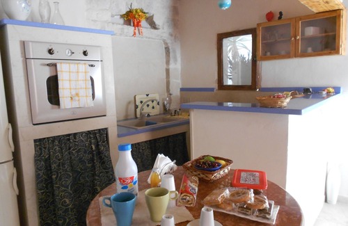 Comiso House | little blue holiday home comiso