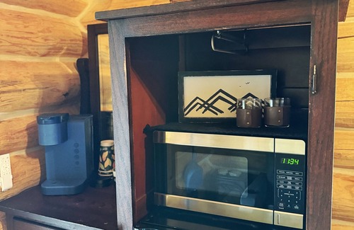 Squires Cabin | Little Cabin on the water…close to Glade Top Trail/Mark Twain National Forest