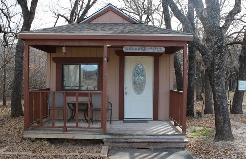Perry Cabin | Little Country Cabin near Waco Surf