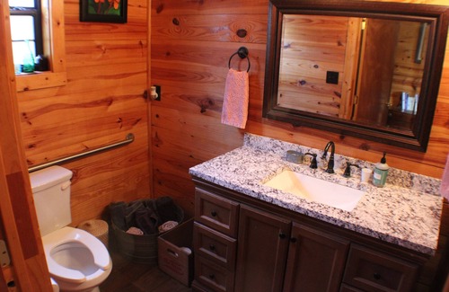 Perry Cabin | Little Country Cabin near Waco Surf
