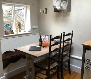 Chelynch House | Little Doric