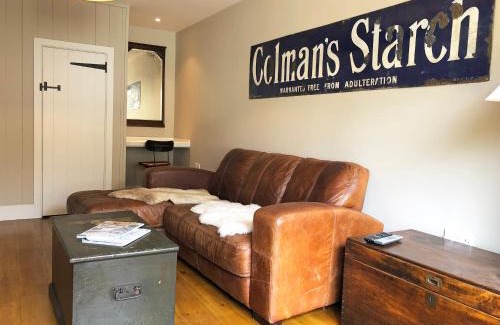 Chelynch House | Little Doric