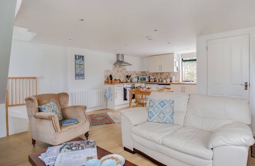 Milborne Saint Andrew Cottage | LITTLE ENGLAND COTTAGE, pet friendly in Milborne St Andrew