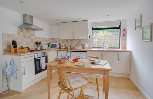 Milborne Saint Andrew Cottage | LITTLE ENGLAND COTTAGE, pet friendly in Milborne St Andrew