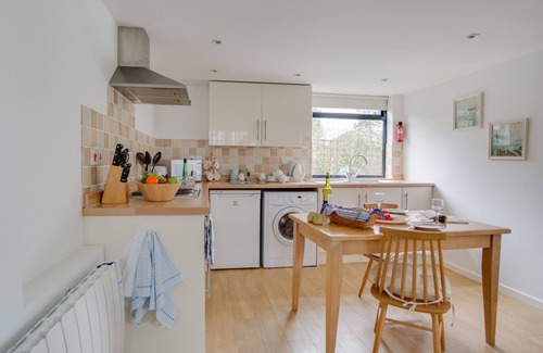 Milborne Saint Andrew Cottage | LITTLE ENGLAND COTTAGE, pet friendly in Milborne St Andrew