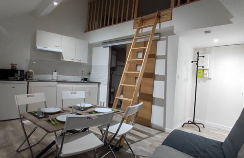 Louvres Apartment | Little House CDG Astérix