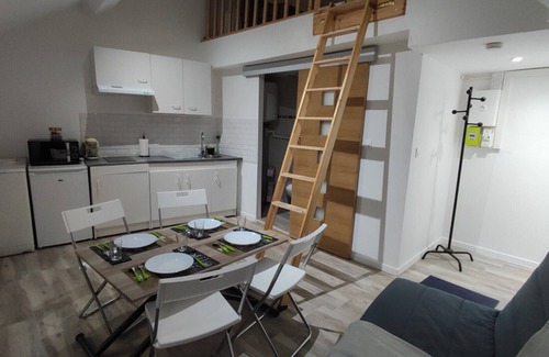 Louvres Apartment | Little House CDG Astérix