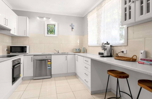 Sunset Strip House | Little Island Escape