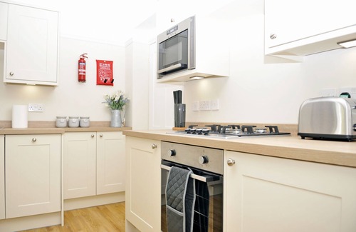Alverstoke House | Little Lane is a charming, recently refurbished 2 bedroom cottage sleeping 4