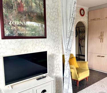 Narva Apartment | LITTLE LONDON boutique apartment with Netflix, top location in Old Town