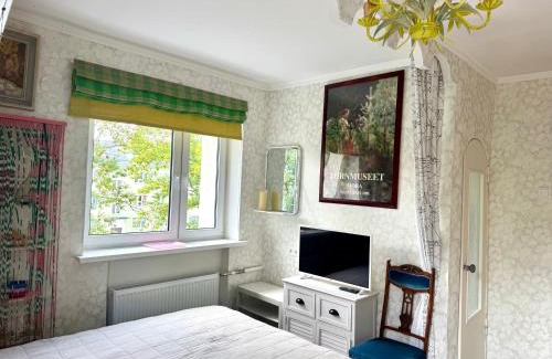 Narva Apartment | LITTLE LONDON boutique apartment with Netflix, top location in Old Town