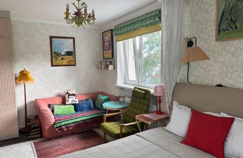 Narva Apartment | LITTLE LONDON boutique apartment with Netflix, top location in Old Town