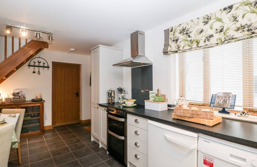 Blandford Saint Mary Cottage | LITTLE STABLES COTTAGE, pet friendly, with open fire in Spetisbury