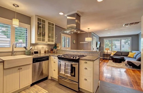 Littleton House | Littleton Cottage🏡2 blocks to Main🛍️Pets🐶Fenced Yard♨️Firepit🤑0 Cleaning & Pet Fee