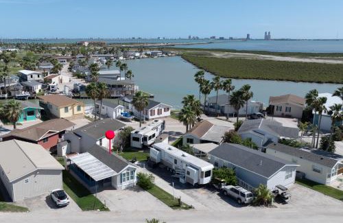 Port Isabel Resort | LIV Resort, Private Jacuzzi and Pet Friendly