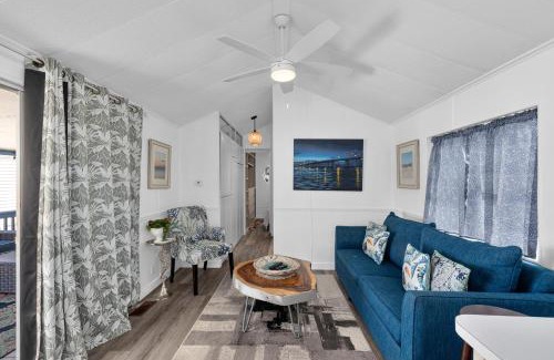 Port Isabel Resort | LIV Resort, Private Jacuzzi and Pet Friendly