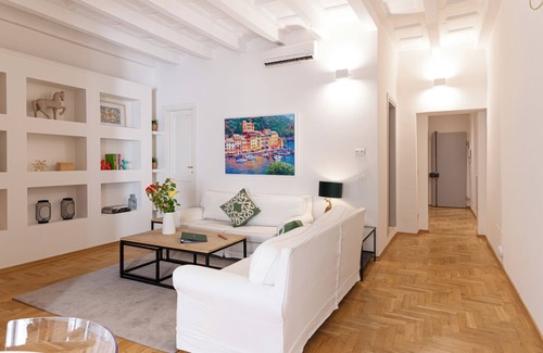 Santo Spirito Apartment | Live like a local: Chic, 😃 Happy, Center Florence, Terrace💕walk to monuments