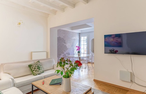 Santo Spirito Apartment | Live like a local: Chic, 😃 Happy, Center Florence, Terrace💕walk to monuments