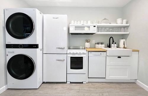 Delray Beach Cottage | Live like a local in this chic little cottage with a private porch!