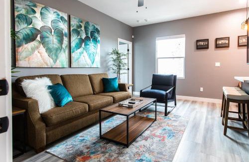 University Heights Apartment | Live Like A Local - Walk To Dining, Shops & Park