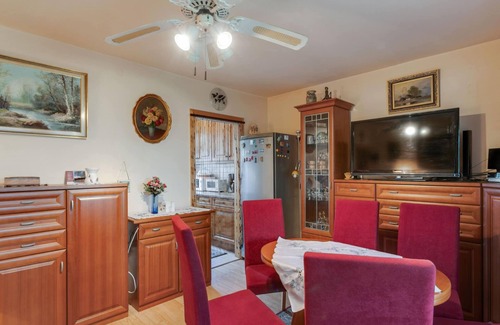 Grinzing House | Lively Holiday Home in Wien With Private Garden