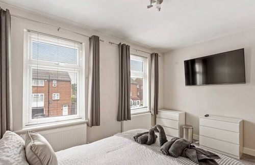 Belvedere House | Livestay 3Bedroom House in Belvedere with Garden