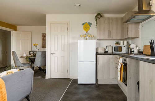 George Green Apartment | Livestay Modern One Bed Apartment with Parking