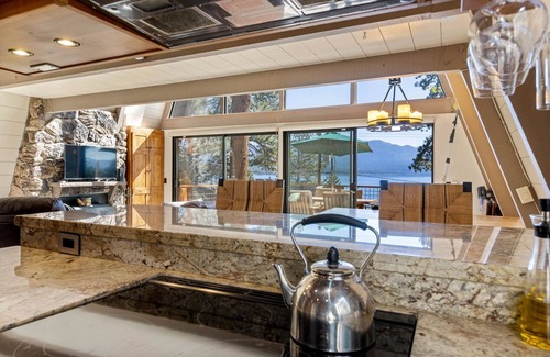 Crystal Bay House | Livin' on the Edge | Luxury With Hot Tub