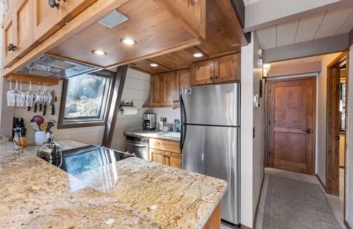 Crystal Bay House | Livin' on the Edge | Luxury With Hot Tub