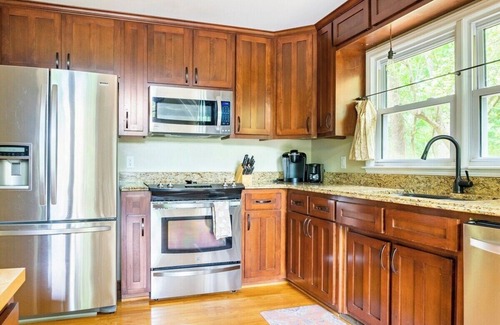 Westport House | LKN, Kayaks, Views, Golf Club, Hot Tub, 3 Suites, Fire Pit, Pets,5 BR, Boat Opts