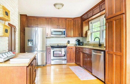 Westport House | LKN, Kayaks, Views, Golf Club, Hot Tub, 3 Suites, Fire Pit, Pets,5 BR, Boat Opts