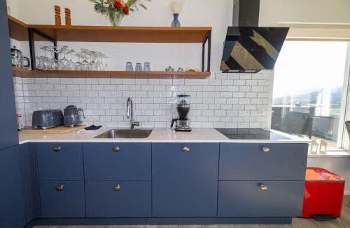 Akureyri Villa | LL Properties - Villa With a Hot tub & Scenic View