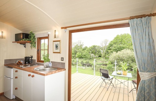 Llanrug Cottage | LLETY'R BUGAIL 2, pet friendly, with a garden in Llanrug