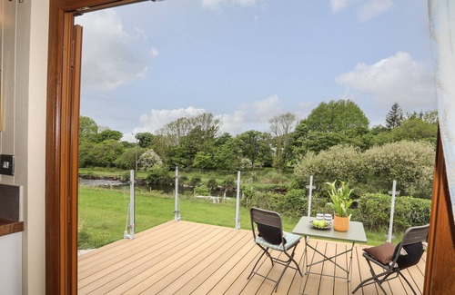 Llanrug Cottage | LLETY'R BUGAIL 2, pet friendly, with a garden in Llanrug