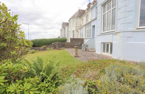 Criccieth House | Llys Owen