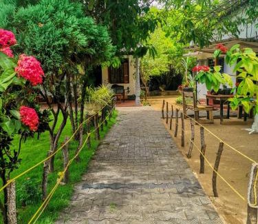 Uppuveli House | Lobster Inn