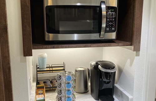 Stephenville Cottage | Local Landmark Guest House w/garage prkg; Near TSU