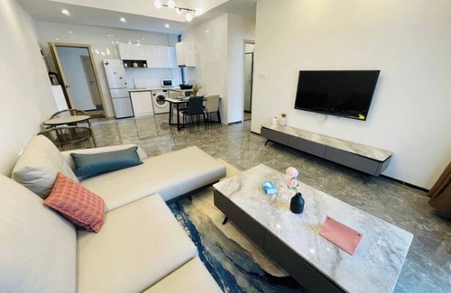 Remera Apartment | Located 5 minutes from Kigali golf course & all major international embassies.