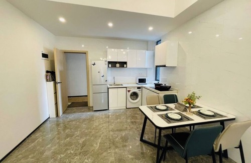 Remera Apartment | Located 5 minutes from Kigali golf course & all major international embassies.