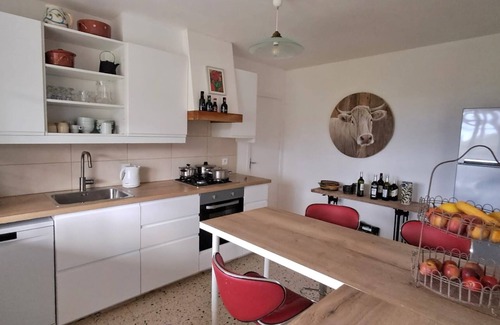 Laval House | Located between Sarlat and Rocamadour, in a quiet area with a view, 120m² single-storey gîte.