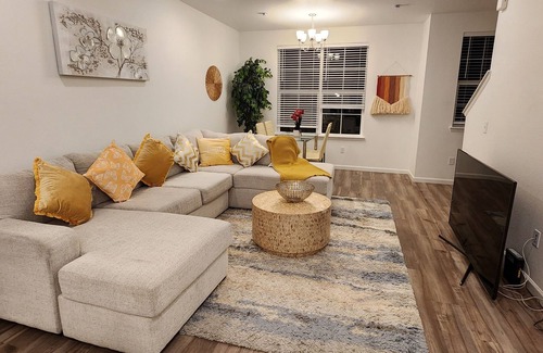 Westridge House | Located close to city and mountains- 2-BR townhome with WiFi and AC