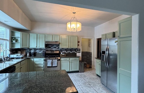Mount Angel House | Located near wineries, tulip festival, outlets, Bauman’s Fram & state parks!