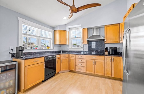 Stone Harbor House | Location! 4 bedroom home 1 block from downtown Stone Harbor