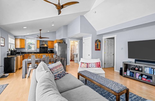 Stone Harbor House | Location! 4 bedroom home 1 block from downtown Stone Harbor