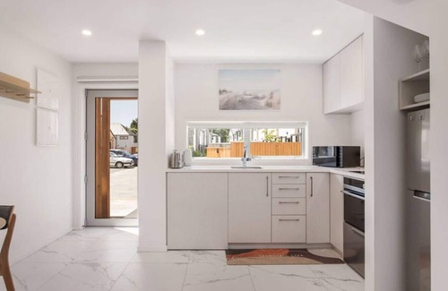 Riccarton Apartment | Location Plus Free Off St Park Handy Hospital