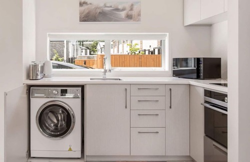 Riccarton Apartment | Location Plus Free Off St Park Handy Hospital