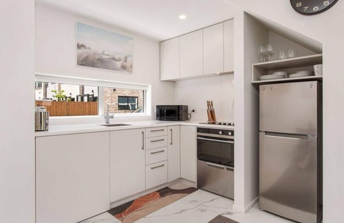 Riccarton Apartment | Location Plus Free Off St Park Handy Hospital