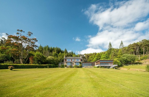 Tighnabruaich Villa | Loch View House - Seven Bedroom Villa, Sleeps 16